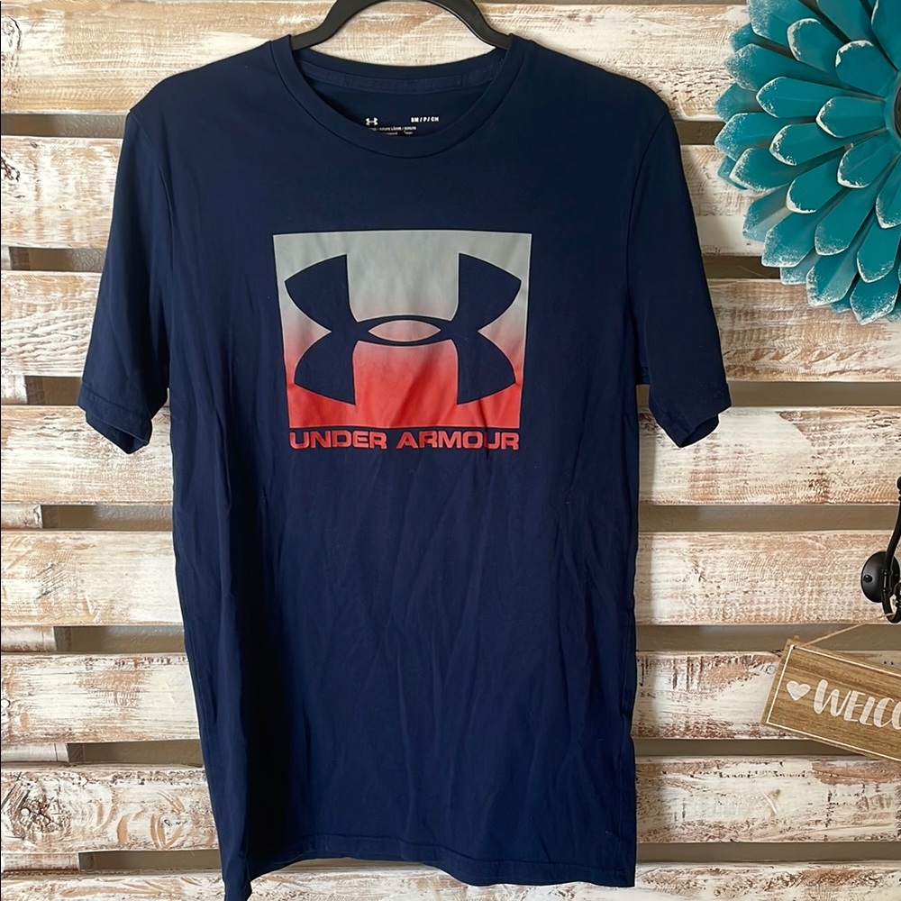 🔥🔥 (3/$20) 
Under Armour Blue and Red Short Sleeve Tee with Bold Logo